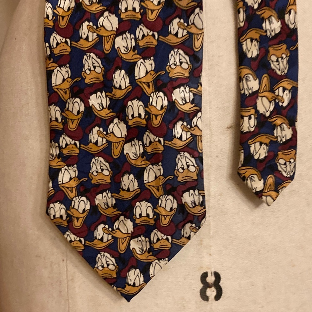 The Disney Store Donald Duck Necktie AOP Classic Cartoon Faces 90s